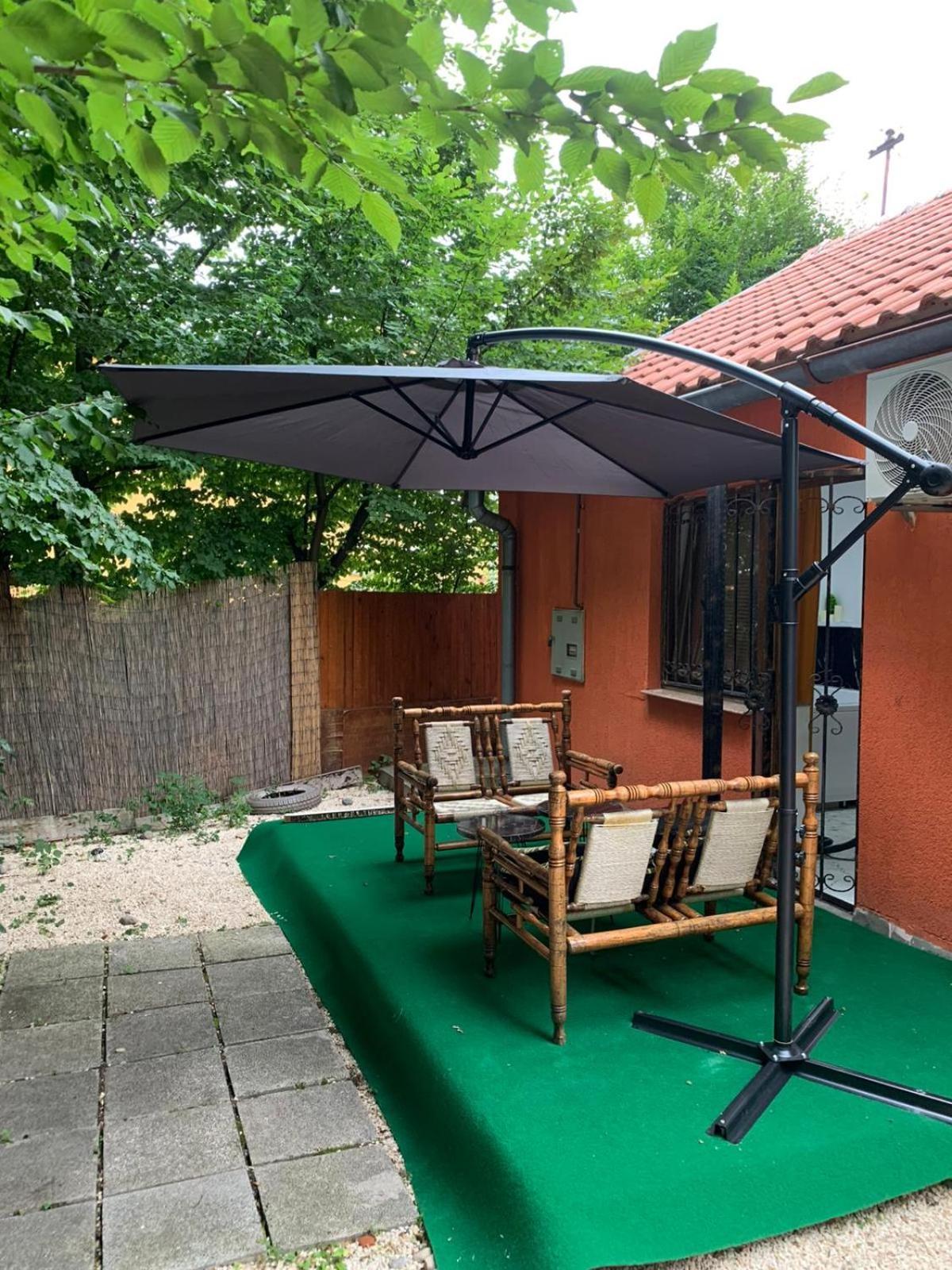 Hedonist Jacuzzi Free Parking *