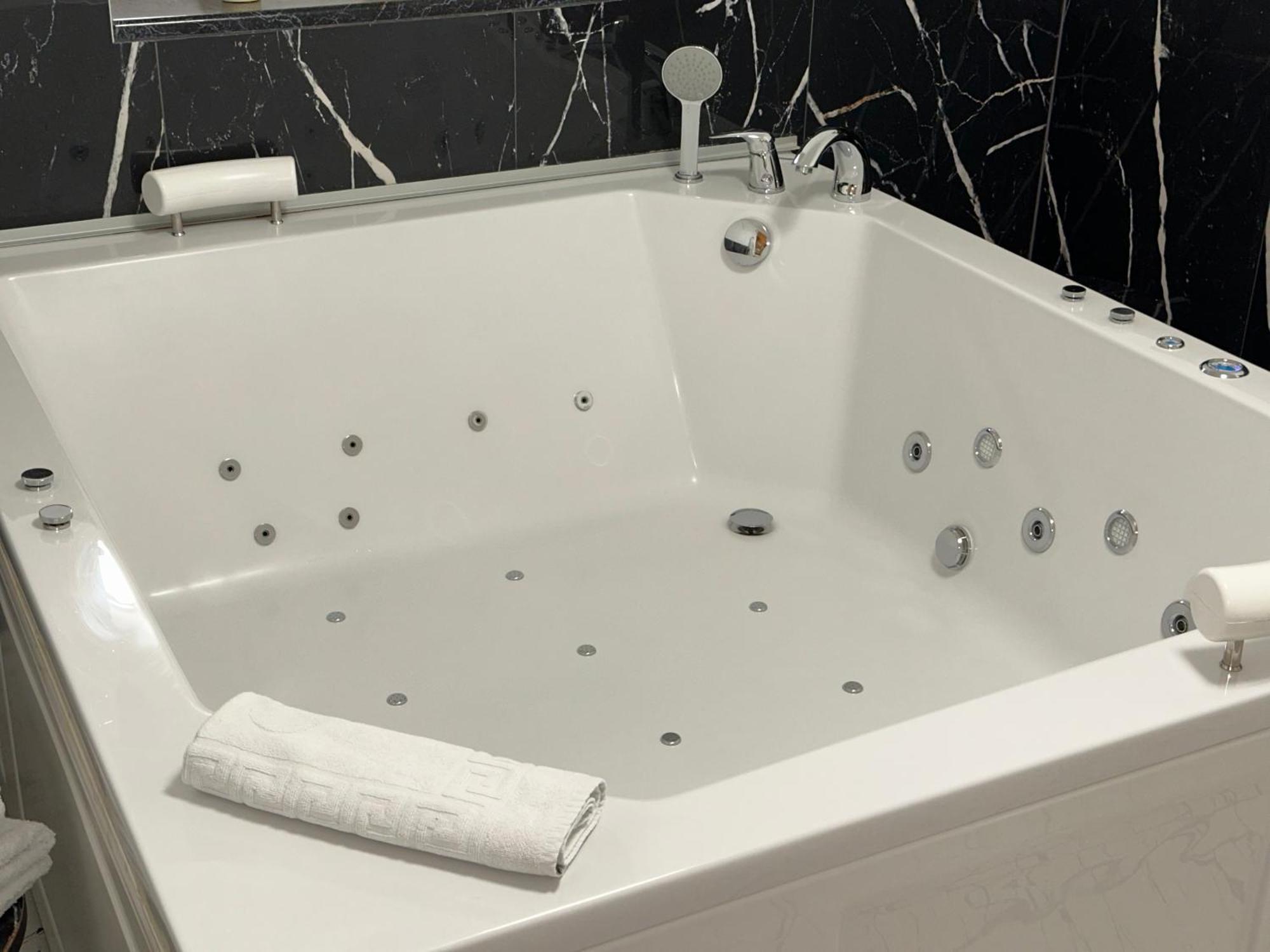 Hedonist Jacuzzi Free Parking Sarajevo