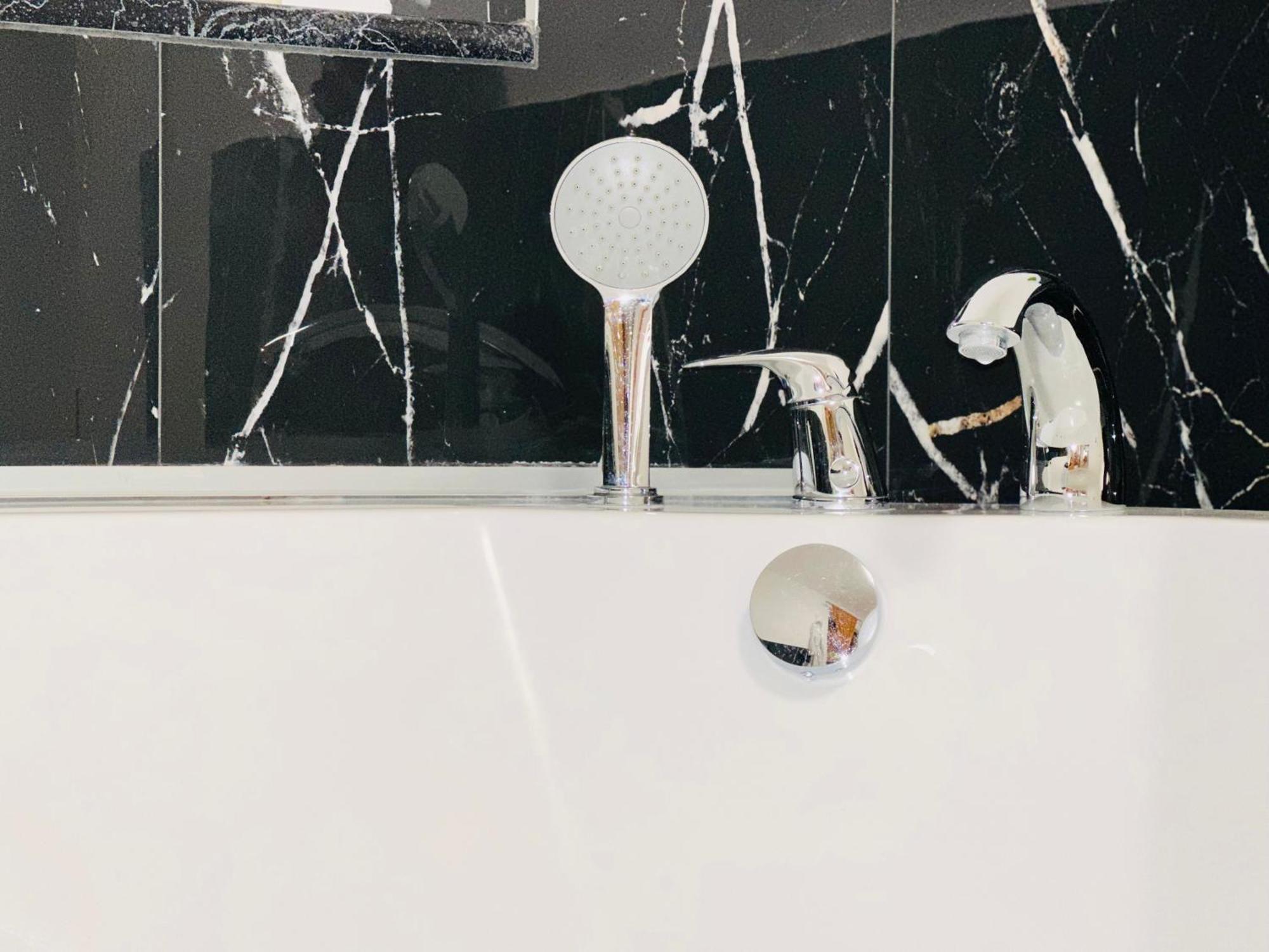 Hedonist Jacuzzi Free Parking Apartment *